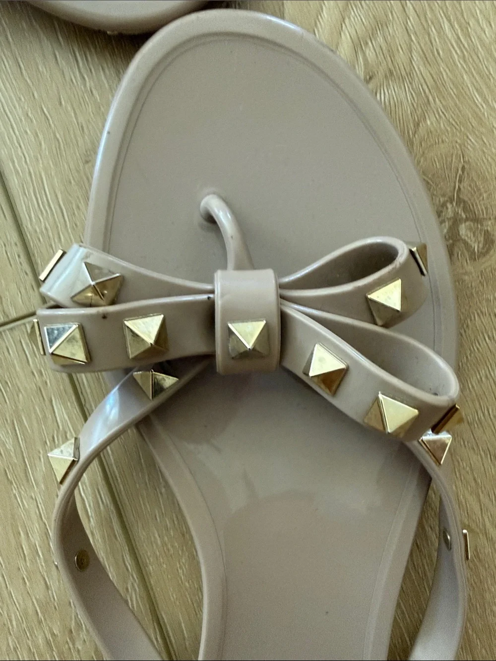 Valentino Garavani Nude Rockstud Bow Jelly Thong Sandal